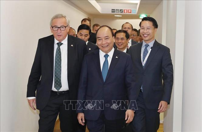 Trong chương trình tham dự Hội nghị Cấp cao Á - Âu lần thứ 12 (ASEM 12) tại Brussels (Bỉ), sáng 19/10/2018, Thủ tướng Nguyễn Xuân Phúc gặp, hội đàm với Chủ tịch Ủy ban châu Âu Jean-Claude Juncker. Ảnh: Thống Nhất – TTXVN