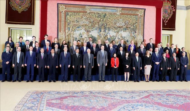 Ngày 16/12/2019, Hội nghị Bộ trưởng Ngoại giao lần thứ 14 của Diễn đàn hợp tác Á - Âu (ASEM) khai mạc tại Thủ đô Madrid, Tây Ban Nha. Đoàn Việt Nam do Phó Thủ tướng, Bộ trưởng Ngoại giao Phạm Bình Minh dẫn đầu. Ảnh: TTXVN phát