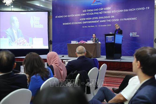 Đối thoại cao cấp ASEM về nâng cao quyền năng kinh tế của phụ nữ trong bối cảnh đại dịch COVID-19 diễn ra trong hai ngày 12 - 13/10/2020 tại Hà Nội, với sự tham dự của Thứ trưởng Bộ Ngoại giao Tô Anh Dũng cùng gần 130 đại biểu tại hơn 40 điểm cầu trực tuyến từ 41 nước thành viên ASEM và 7 tổ chức quốc tế và khu vực. Ảnh: Lâm Khánh – TTXVN