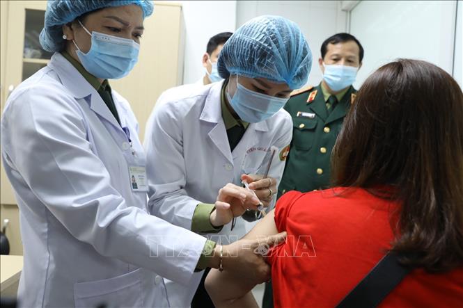 Trong ảnh: Tiêm thử nghiệm vaccine Nano Covax giai đoạn 2 cho tình nguyện viên. Ảnh: Minh Quyết - TTXVN