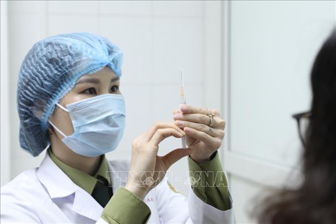 Trong ảnh: Tiêm thử nghiệm vaccine Nano Covax giai đoạn 2 cho tình nguyện viên. Ảnh: Minh Quyết - TTXVN