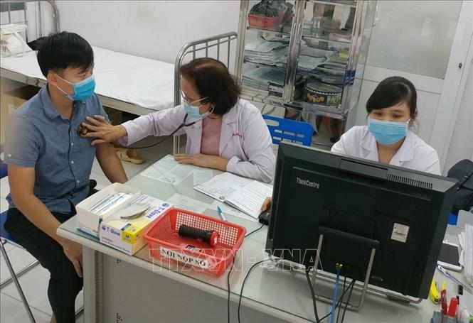 Hệ thống y tế tư nhân tập trung nhiều tại thành phố Tân An, huyện Bến Lức, Đức Hòa nơi có đông công nhân lao động đã góp phần quan trọng trong chăm sóc sức khỏe ban đầu cho nhân dân. Ảnh: Đức Hạnh - TTXVN 