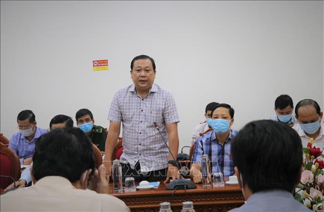 Trong ảnh: Ông Nguyễn Văn Đen, Phó Giám đốc Sở Thông tin và Truyền thông tỉnh Cà Mau tham mưu về giải pháp triển khai thực hiện mã QR Code trong khai báo y tế điện tử tại các cơ quan, đơn vị doanh nghiệp... Ảnh: Huỳnh Anh - TTXVN