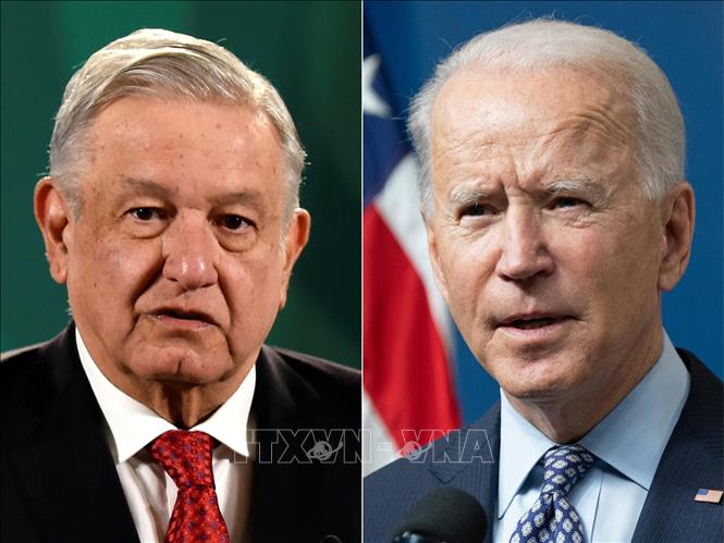 Trong ảnh: Tổng thống Mexico Andres Manuel Lopez Obrador (trái) và người đồng cấp Mỹ Joe Biden (phải). Ảnh: AFP/TTXVN