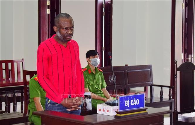Bị cáo Ekwegbalu James Nzube tại phiên toà. Ảnh: Thanh Tân-TTXVN