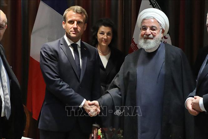 Trong ảnh (tư liệu): Tổng thống Pháp Emmanuel Macron (trái) và Tổng thống Iran Hassan Rouhani trong cuộc gặp tại New York, Mỹ, ngày 23/9/2019. Ảnh: AFP/ TTXVN