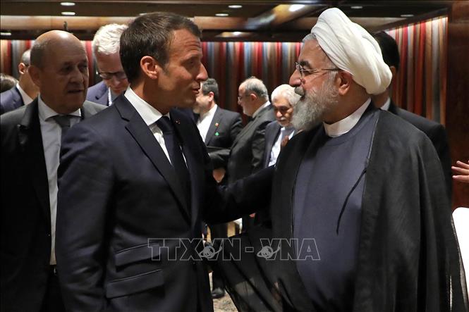 Trong ảnh (tư liệu): Tổng thống Pháp Emmanuel Macron (trái) và Tổng thống Iran Hassan Rouhani trong cuộc gặp tại New York, Mỹ, ngày 23/9/2019. Ảnh: AFP/ TTXVN