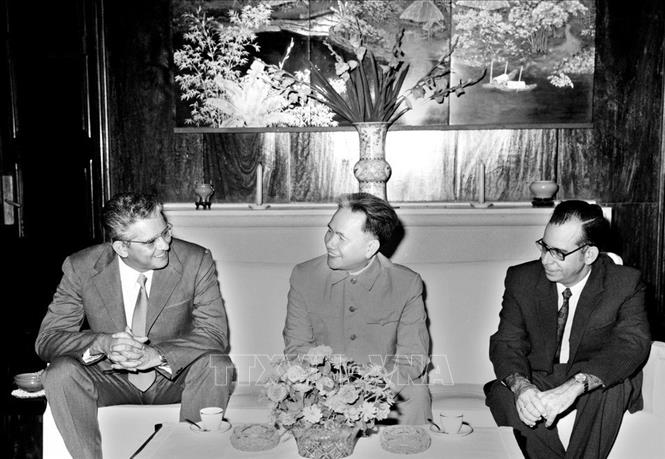 Trong ảnh: Phó Thủ tướng Lê Thanh Nghị tiếp đoàn đại biểu kinh tế Chính phủ Cuba, ngày 20/9/1972. Ảnh: Ngọc Khanh-TTXVN