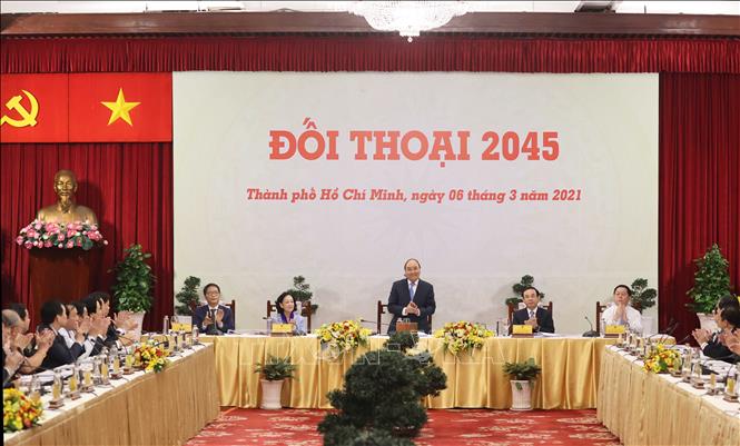 Trong ảnh: Thủ tướng Nguyễn Xuân Phúc chủ trì cuộc “Đối thoại 2045”. Ảnh: Thống Nhất - TTXVN