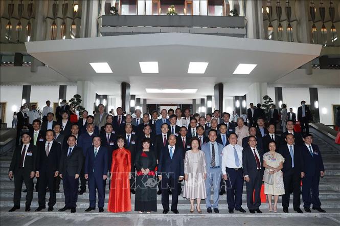 Trong ảnh: Thủ tướng Nguyễn Xuân Phúc với các đại biểu. Ảnh: Thống Nhất - TTXVN