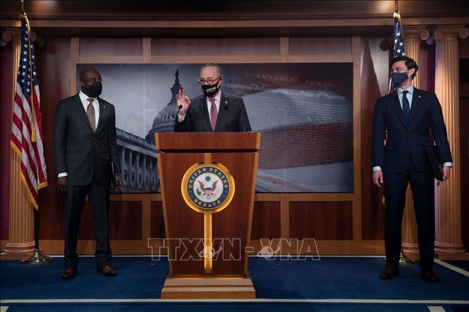 Trong ảnh: Lãnh đạo phe đa số tại Thượng viện Mỹ, Thượng nghị sĩ đảng Dân chủ Chuck Schumer, phát biểu tại cuộc họp báo ở Washington, DC, ngày 11/2/2021. Ảnh: AFP/TTXVN