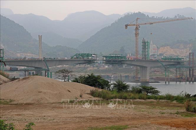 Trong ảnh: Toàn cảnh cầu Hòa Bình 2 đang thi công. Ảnh: Thanh Hải - TTXVN