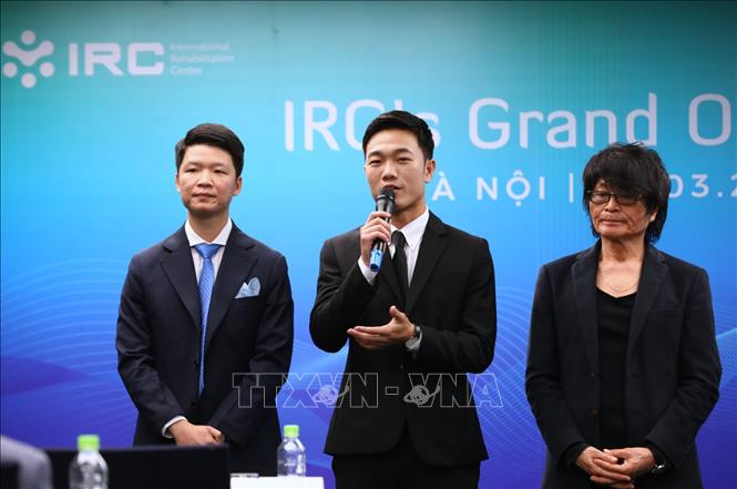 Trong ảnh: Tuyển thủ quốc gia Việt Nam Lương Xuân Trường (người đồng sáng lập) rung tâm Phục hồi chấn thương Thể thao Quốc tế IRC. Trung tâm IRC phát biểu tại buổi lễ ra mắt. Ảnh: Thành Đạt - TTXVN