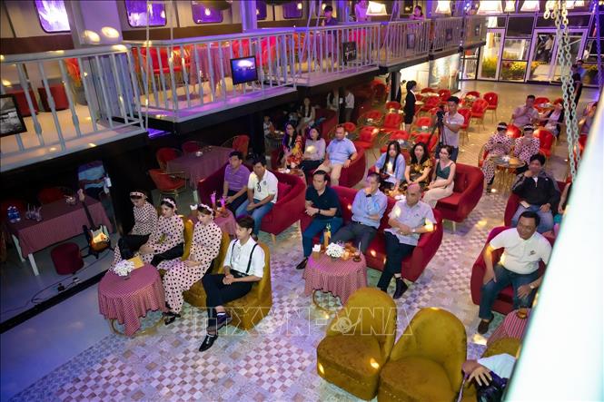 Trong ảnh: Sự kiện chuẩn bị cho lễ khai trương được tổ chức vào tối 7/3 cùng với nhiều nghệ sĩ và khách mời. Ảnh: Ánh Tuyết - TTXVN