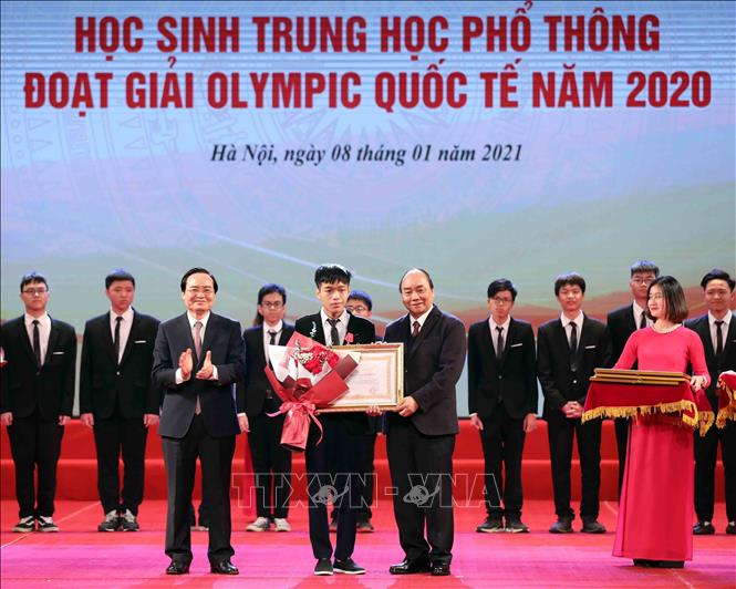 Trong ảnh: Ngày 8/1/2021, Bùi Hồng Đức vinh dự được Thủ tướng Nguyễn Xuân Phúc trao Huân chương Lao động hạng Nhất. Ảnh: Thanh Tùng – TTXVN
