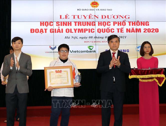 Trong ảnh: Ngày 8/1/2021, Ngô Quý Đăng vinh dự được nhận Bằng khen của Trung ương Đoàn TNCS Hồ Chí Minh. Ảnh: Thanh Tùng - TTXVN