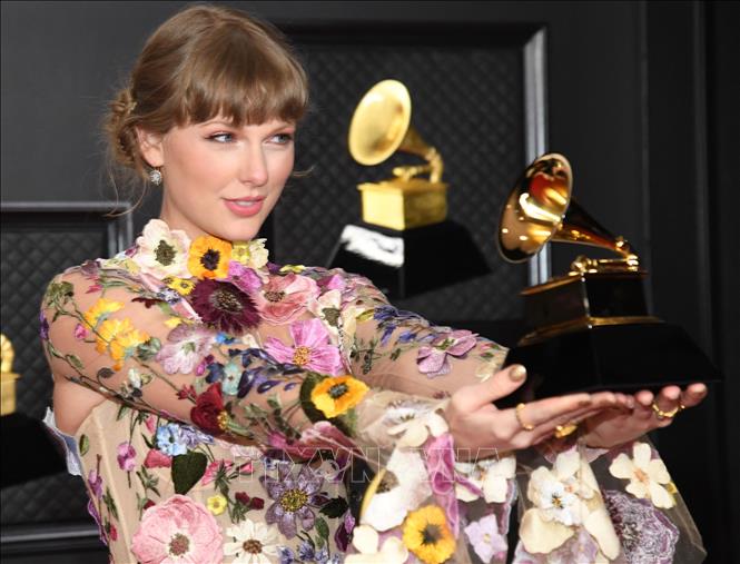 Trong ảnh: Ca sĩ Taylor Swift đoạt giải hạng mục 