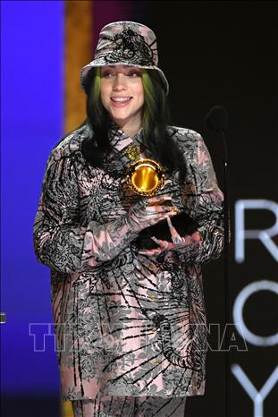 Trong ảnh: Ca sĩ Billie Eilish đoạt giải 