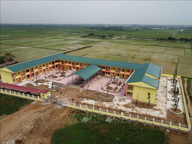 Trong ảnh: Trường Mầm non xã Hoa Sơn được đầu tư xây dựng theo tiêu chí nông thôn mới. Xã Hoa Sơn phấn đấu đạt chuẩn nông thôn mới nâng cao trong năm 2021. Ảnh: Vũ Sinh - TTXVN