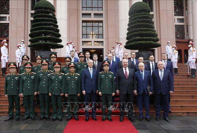 Trong ảnh: Thượng tướng Phan Văn Giang cùng Đại tướng Nikolai Patrushev và đại biểu hai nước chụp ảnh chung. Ảnh: Dương Giang - TTXVN
