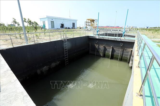 Trong ảnh: Cửa nhận nước sông Hậu vào các bể lọc của nhà máy. Ảnh: Phan Tuấn Anh - TTXVN