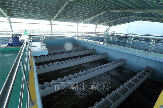 Trong ảnh: Các khoang lọc nước nhà máy. Ảnh: Phan Tuấn Anh - TTXVN