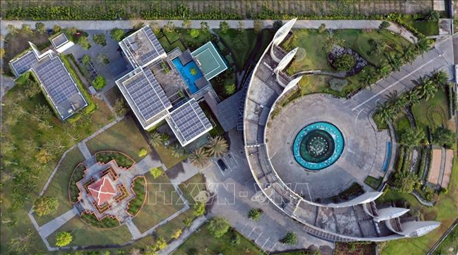Trong ảnh: Nhà máy mặt AquaOne Sông Hậu nhìn từ trên cao. Ảnh: Phan Tuấn Anh - TTXVN