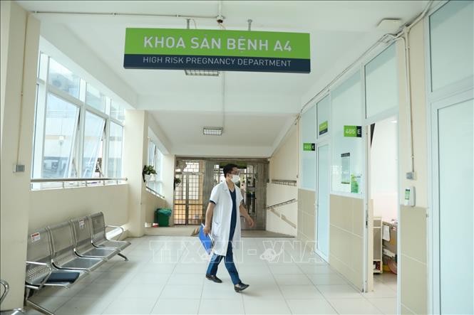 Trong ảnh: ThS.BS Trần Anh Đức hiện đang công tác tại Khoa Sản bệnh (Bệnh viện Phụ sản Hà Nội). Ảnh: Minh Quyết - TTXVN