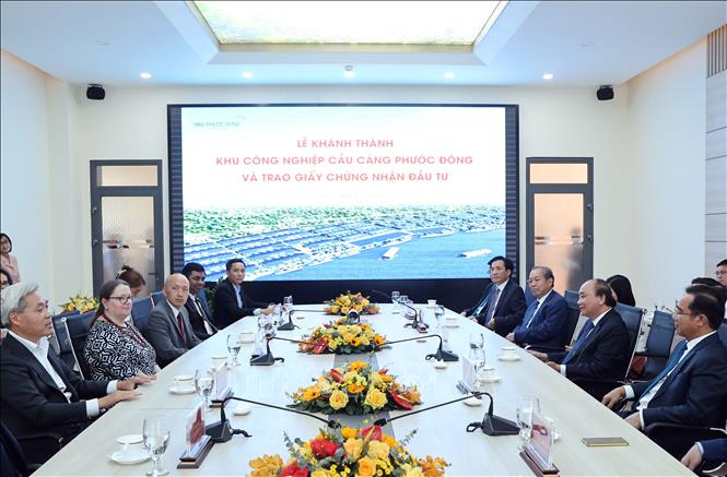 Trong ảnh: Thủ tướng Nguyễn Xuân Phúc tiếp các nhà đầu tư nước ngoài. Ảnh: Thống Nhất – TTXVN

