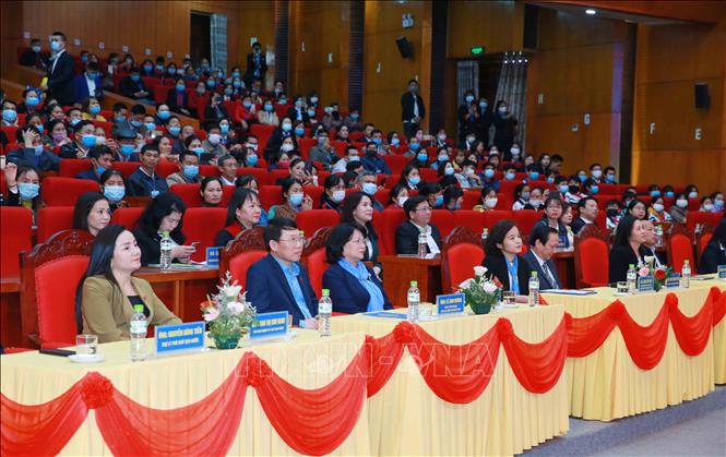 Đại biểu dự buổi lễ trao tặng xe đạp. Ảnh: Phương Hoa - TTXVN