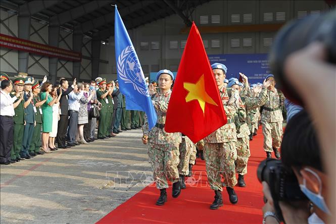 Trong ảnh: Nghi lễ xuất quân Bệnh viện dã chiến cấp 2 số 3 lên đường làm nhiệm vụ tại Bentiu, Nam Sudan. Ảnh: Thanh Vũ-TTXVN