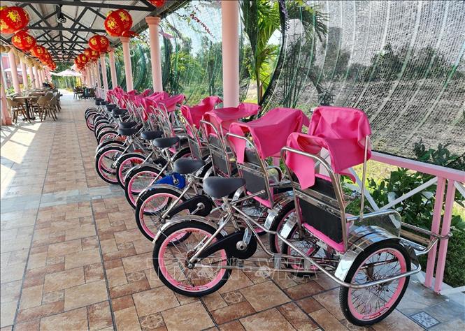 Trong ảnh: Nhiều hạng mục của khu liên hiệp vui chơi giải trí Kim Loan Quê Tôi chưa có giấy phép xây dựng. Ảnh: Trung Hiếu - TTXVN