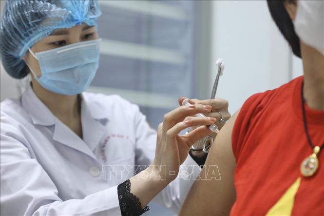 Photo: A volunteer receives the 2nd shot of Nano Covax vaccine in second trial phase. VNA Photo: Minh Quyết