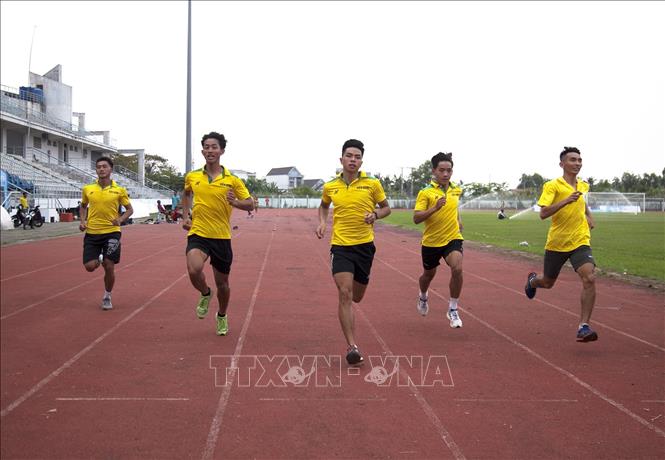 Trong ảnh: Buổi tập luyện thường ngày của các vận động viên trong đội tuyển Điền kinh Kiên Giang. Ảnh: Hồng Đạt - TTXVN