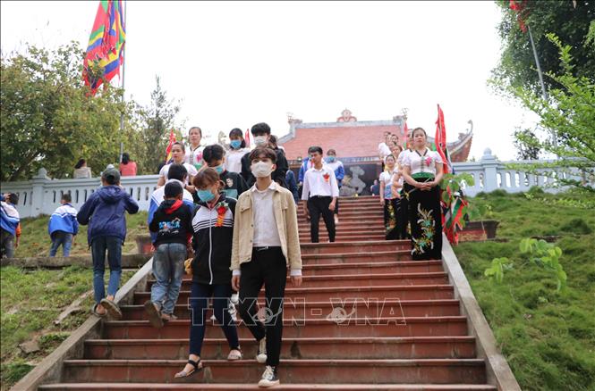 Đông đảo người dân và du khách đến với lễ hội Nàng Han của đồng bào dân tộc Thái ở huyện Phong Thổ. Ảnh: Nguyễn Oanh-TTXVN