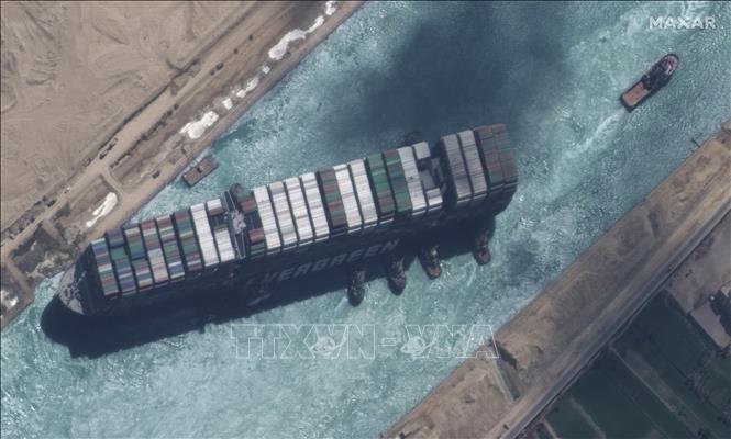 Vụ tàu mắc kẹt ở kênh đào Suez: Giao thông qua kênh đào đã được nối lại ...