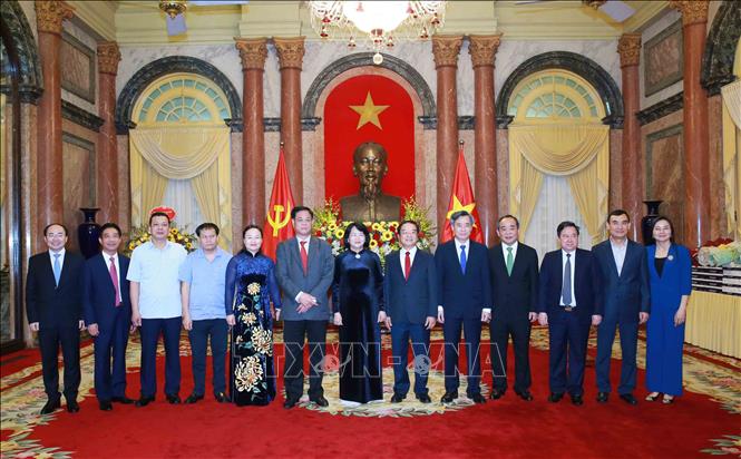 Phó Chủ tịch nước Đặng Thị Ngọc Thịnh với các đại biểu dự Lễ công bố. Ảnh: Phương Hoa - TTXVN