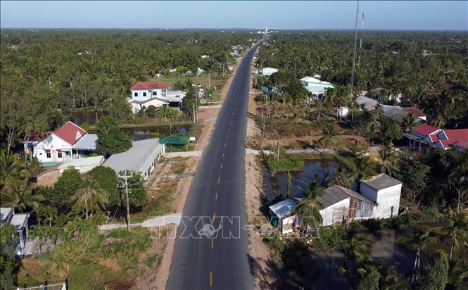 Trong ảnh: Dự án có điểm đầu trên QL 53 thuộc xã Hòa Thuận, huyện Châu Thành và điểm cuối giao với huyện lộ 81, thị xã Duyên Hải của tỉnh Trà Vinh với tổng chiều dài 43,88 km. Ảnh: Huy Hùng - TTXVN