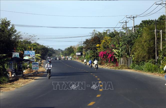 Trong ảnh: Dự án nâng cấp, mở rộng Quốc lộ 53 có tổng chiều dài 43,88 km, gồm 6 gói thầu xây lắp. Ảnh: Huy Hùng - TTXVN