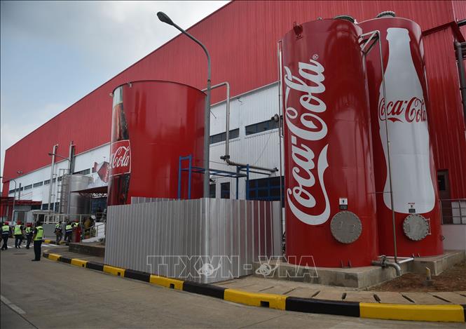 Trong ảnh: Một nhà máy của Coca Cola ở Cikedokan, Bekasi-West Java, Indonesia. Ảnh: AFP/ TTXVN