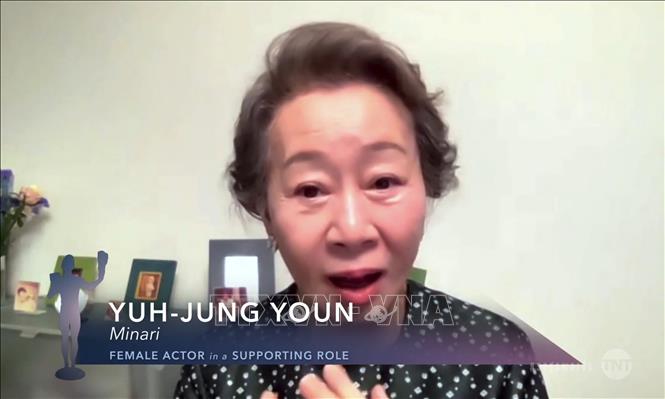 Trong ảnh: Nữ diễn viên Hàn Quốc Youn Yuh-jung dự lễ trao giải của Hiệp hội Diễn viên Mỹ (SAG) ngày 4/4/2021. Ảnh: Yonhap/ TTXVN