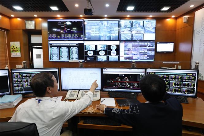 Trong ảnh: Áp dụng công nghệ số tại phòng Điều khiển trung tâm của Công ty Điện lực Thái Nguyên. Ảnh: Anh Tuấn - TTXVN