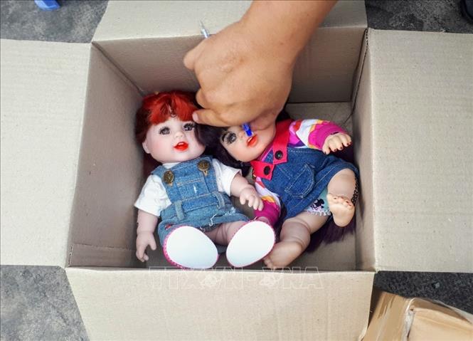 Trong ảnh: Số búp bê nghi Kumanthong bị Công an quận Cái Răng tạm giữ. Ảnh: TTXVN phát