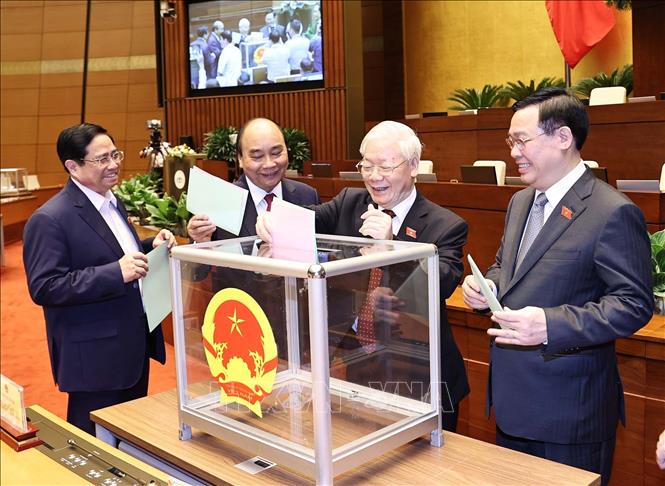 Photo: Party, State and Government leaders cast their votes to elect new State  Vice President and members of the National Assembly 's Standing Committee. VNA Photo