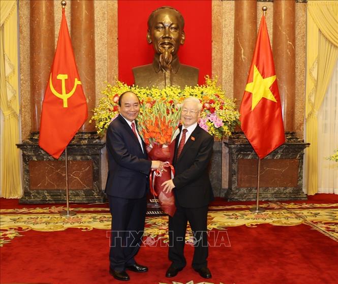 Photo: President Nguyen Xuan Phuc (L) and Party General Secretary Nguyen Phu Trong, who is former State President, at the ceremony. VNA Photo: Trí Dũng