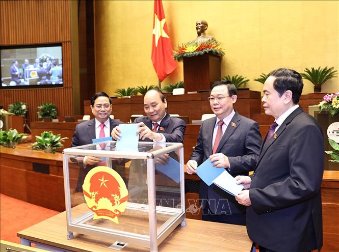 Photo: Party, State leaders cast their votes to elect chairpersons of NA Committees, NA Secretary General, and State Auditor General. VNA Photo