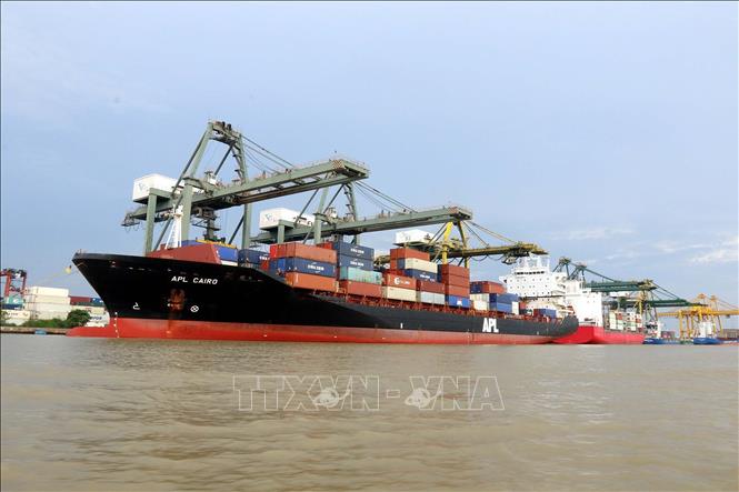 Photo: Cargo loading at the Cat Lai Port in Ho Chi Minh City. VNA Photo