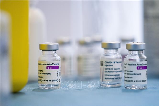 Trong ảnh: Vaccine ngừa COVID-19 của AstraZeneca tại Cornella, Tây Ban Nha, ngày 7/4/2021. Ảnh: THX/ TTXVN