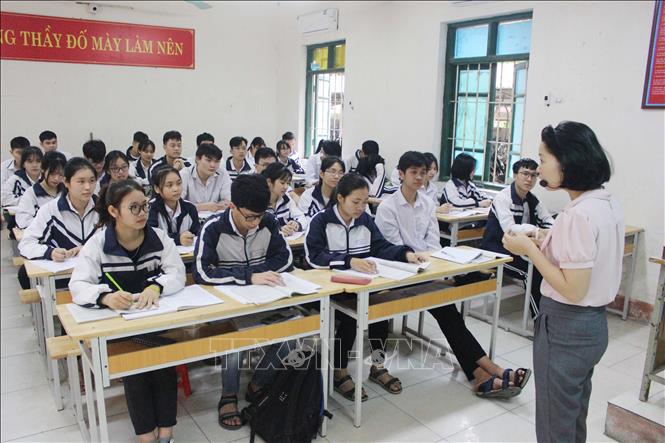 Trong ảnh: Giờ ôn luyện của học sinh khối 12, trường THPT Yên Lạc, tỉnh Vĩnh Phúc. Ảnh: Nguyễn Thảo - TTXVN