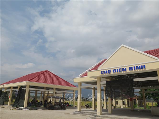 Trong ảnh: Chợ Bình Lộc khang trang phục vụ nhu cầu giao thương, trao đổi buôn bán hàng hóa cho hàng trăm hộ dân trên địa bàn xã. Ảnh: Phan Sáu - TTXVN